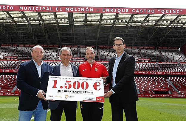 El vicepresidente del Sporting, Javier Martínez, Javier Gómez, director de la Fundación Quini, su presidente, Falo Castro, y Goyo Ezama, director general de EL COMERCIO. 