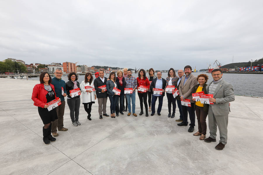 La candidatura del PSOE en la Dársena de San Agustín, por la noche el fin de campaña fue en un bar de La Fruta.