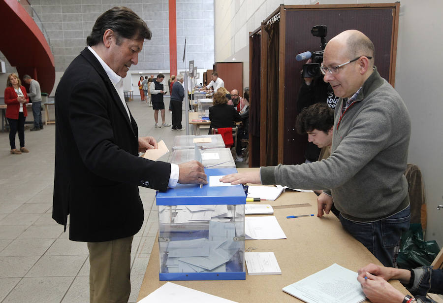 Javier Fernández, votando