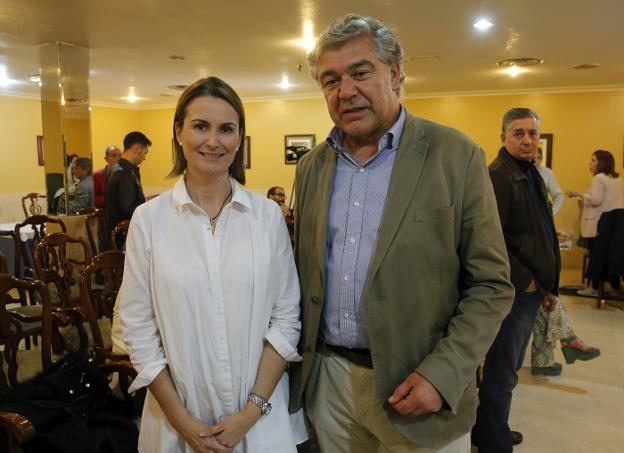 Laura Hurlé y Eladio de la Concha, tras conocer los resultados que les llevan a ocupar dos puestos de concejales.