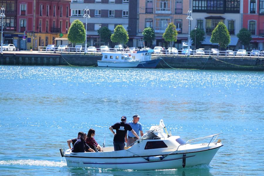 Los cielos despejados y las temperaturas, que han subido notablemente, invitando a los asturianos a disfrutar del aire libre. Las previsiones veraniegas se prolongarán hasta el domingo. 