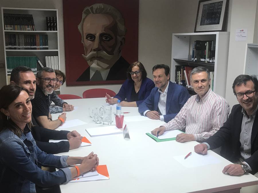 Reunión entre Ciudadanos y PSOE en Gijón. 