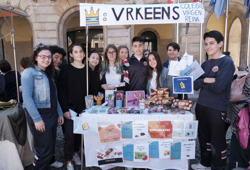 Se ha celebrado en la plaza Mayor y en él han participado 929 estudiantes de 23 centros educativos, que han formado 41 cooperativas educativas