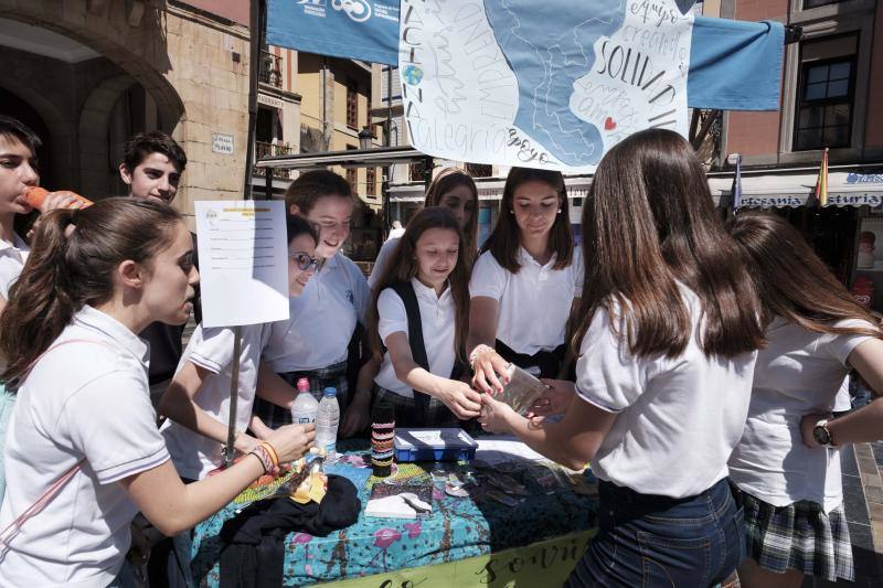 Se ha celebrado en la plaza Mayor y en él han participado 929 estudiantes de 23 centros educativos, que han formado 41 cooperativas educativas