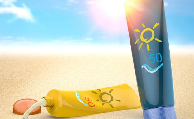 La OCU pide la retirada de dos cremas solares infantiles por ofrecer menor protección de la indicada