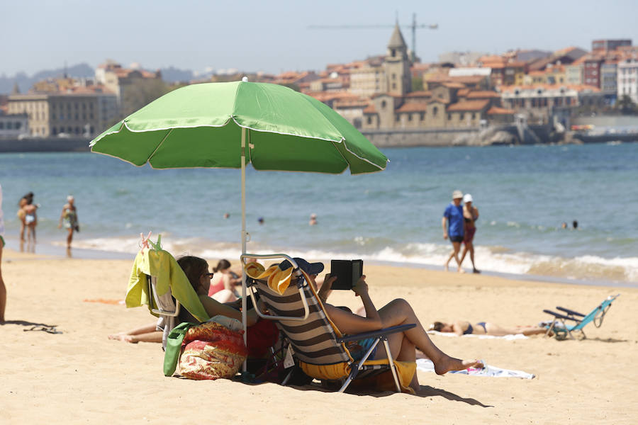 Los termómetros han sobrepasado esos registros en las zonas del interior. La región comenzará el mes de junio con temperaturas incluso más elevadas.