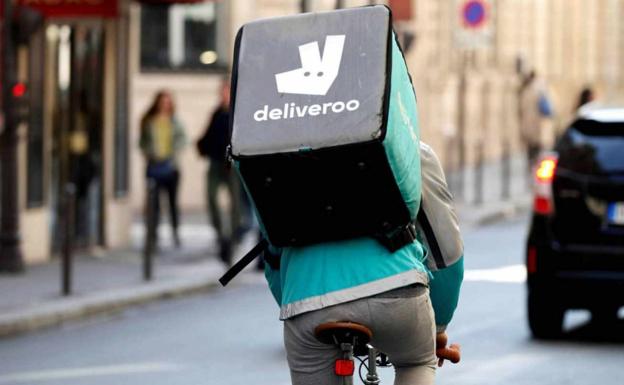«Somos asalariados no reconocidos», defienden los 'riders' de Deliveroo
