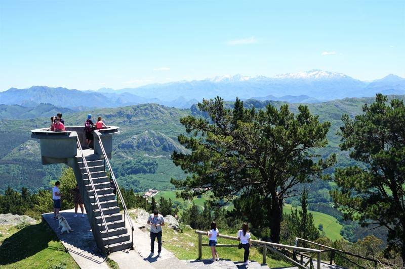 Las temperaturas siguen subiendo en la región en uno de los días de más calor de 2019, por lo que las playas y parques permanecen este sábado abarrotados.