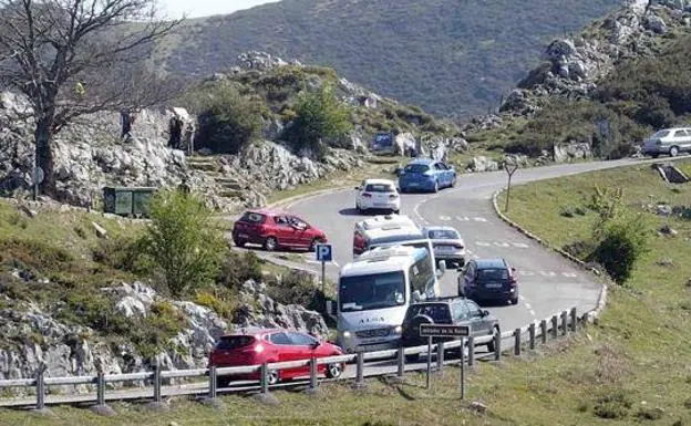 Arrancan las restricciones al tráfico en los Lagos de Covadonga