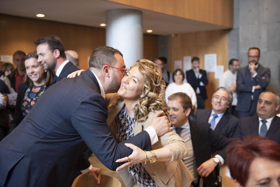 Todos los nuevos diputados de la Junta General, a excepción de los dos de Foro, han recogido su acta que les reconoce como nuevos parlamentarios asturianos.