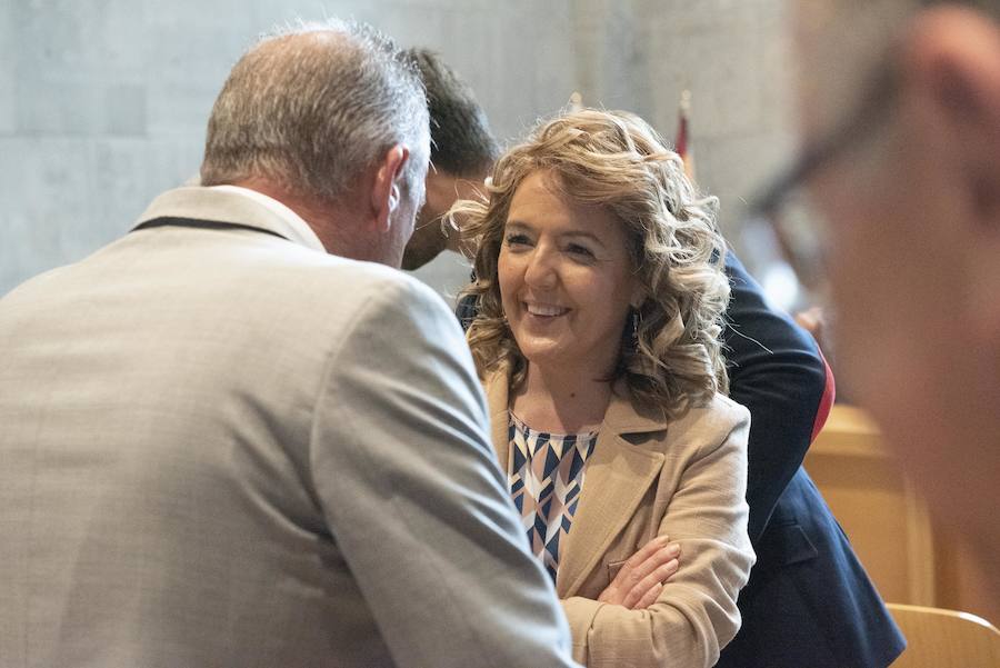 Todos los nuevos diputados de la Junta General, a excepción de los dos de Foro, han recogido su acta que les reconoce como nuevos parlamentarios asturianos.