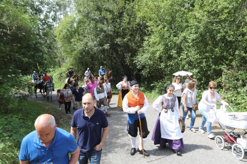 Cientos de romeros se dan cita en la popular Jira campestre que se inicia en El Cuadro.