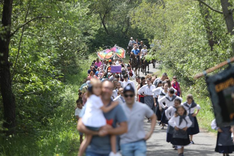 Cientos de romeros se dan cita en la popular Jira campestre que se inicia en El Cuadro.