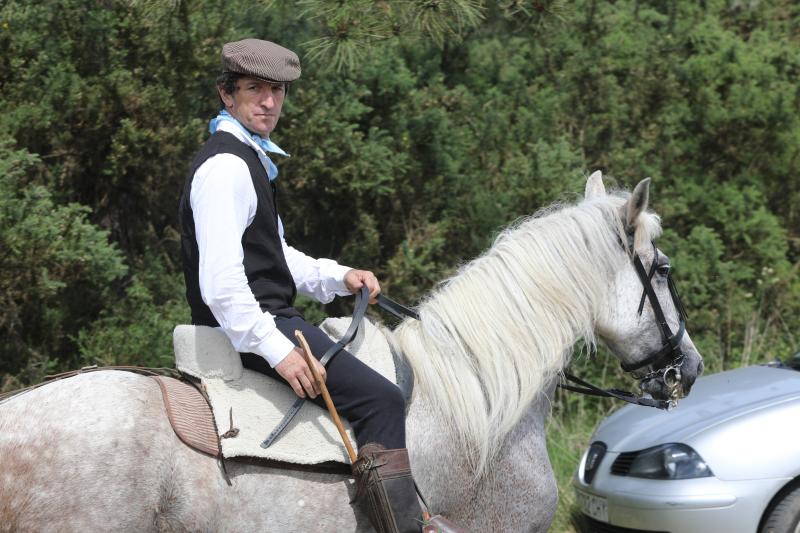 Cientos de romeros se dan cita en la popular Jira campestre que se inicia en El Cuadro.