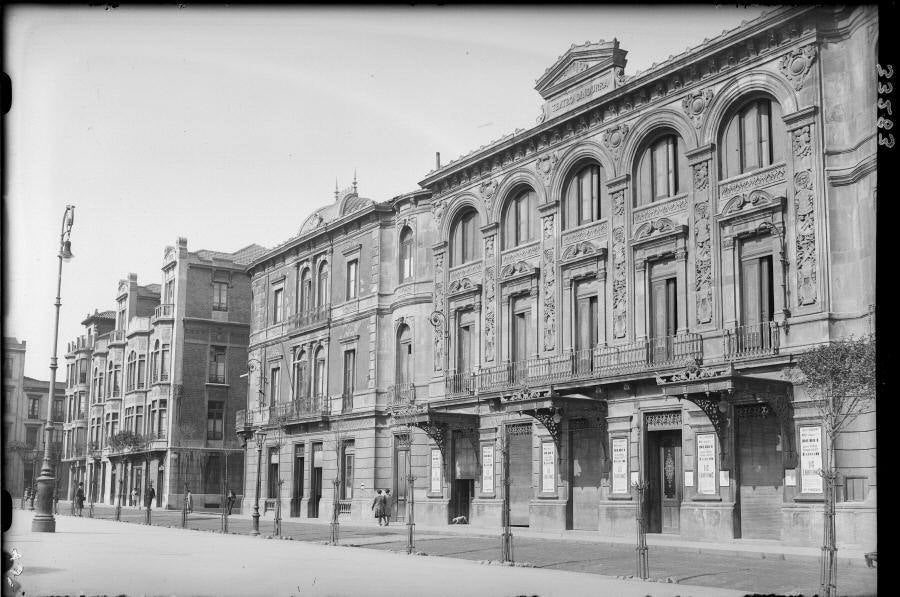 Fachada del teatro Dindurra en los años 30.
