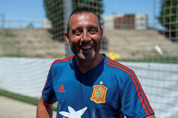 Santi Cazorla, ayer, durante la concentración del equipo nacional en Las Rozas. 