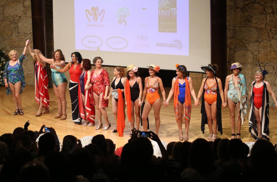 Quince mujeres de entre 35 y 55 años, algunas operadas y otras aún en tratamiento contra el cáncer de mama, participaron ayer en la sexta edición del desfile en traje de baño de mujeres afectadas por esta enfermedad y otras afecciones oncológicas que organiza cada año en la sala de cámara del Auditorio Príncipe Felipe el establecimiento Lencerías Berta.