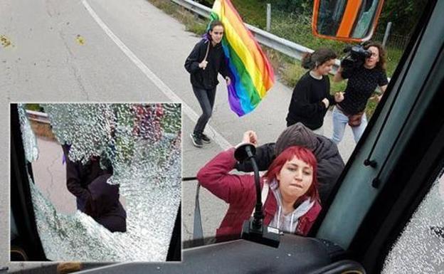 Piden ocho años de cárcel por atacar el bus de Hazte Oír