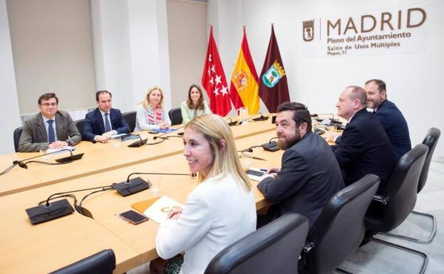 Los comités negociadores de Cs y PP este viernres en Madrid.