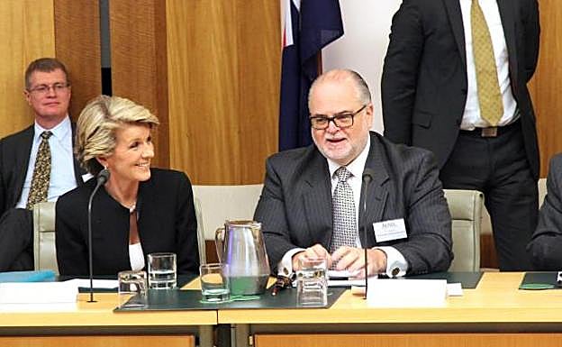 El empresario José Blanco (centro) ha sido distinguido como miembro de la Orden de Australia en la lista de Honores de Australia.