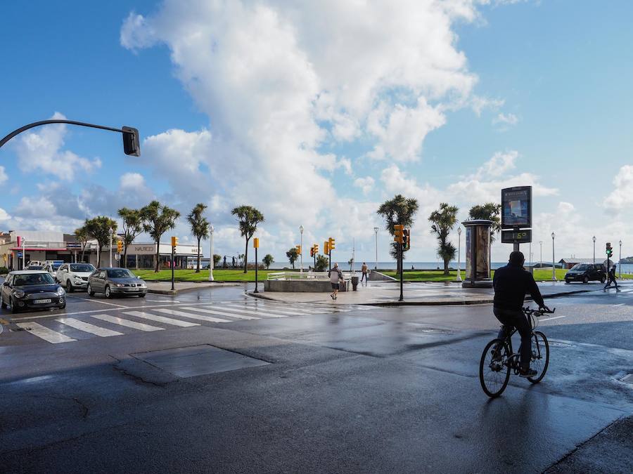 A las puertas del verano Asturias vivió una jornada atípica, con la caída de las temperaturas y precipitaciones débiles durante la primera parte del día. En algunos momentos el sol también hizo acto de presencia.