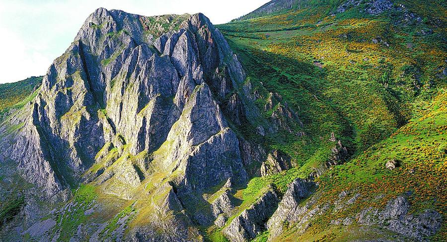 Peñona de Xalón, en el Parque Natural de las Fuentes del Narcea.