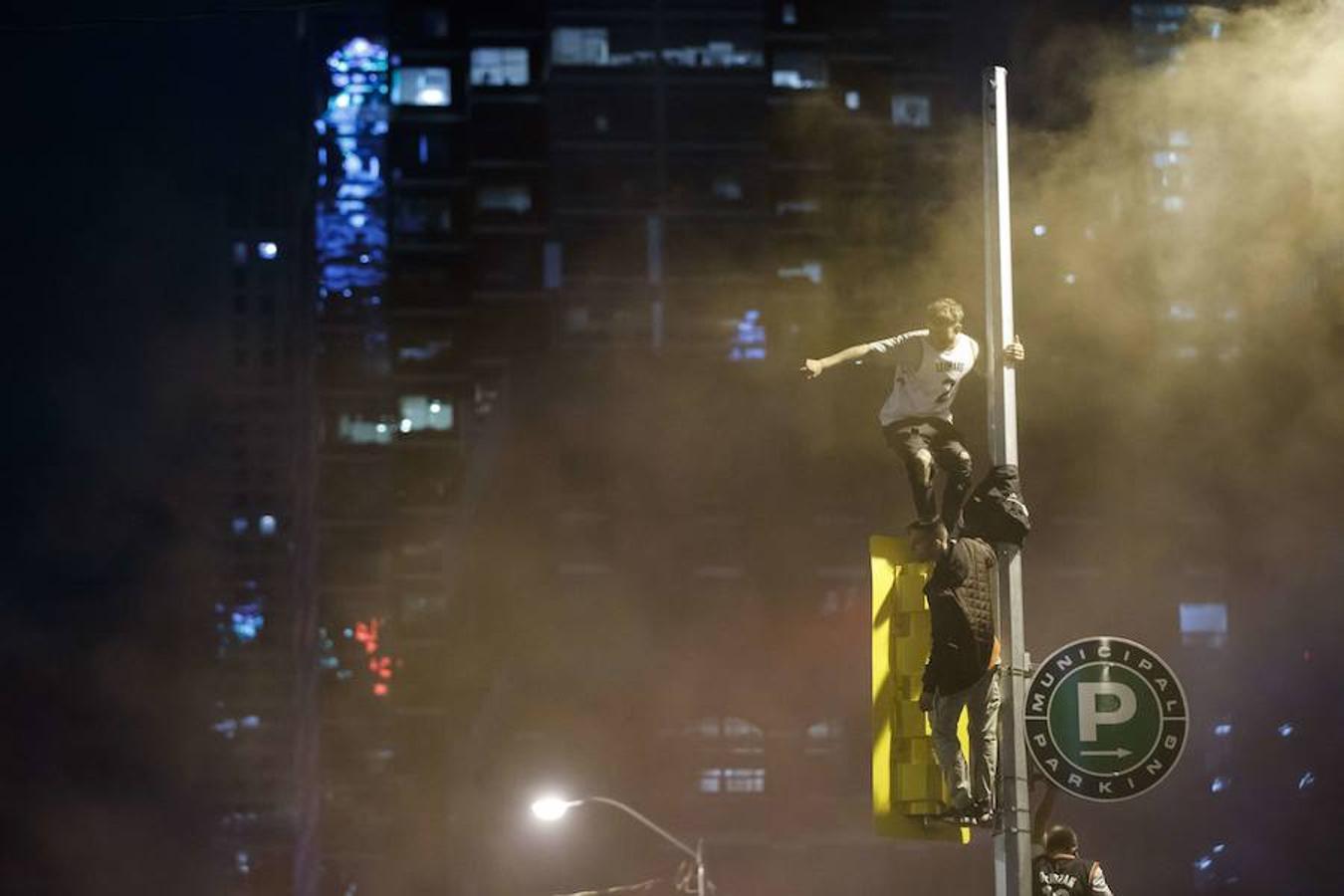 La ciudad canadiense de Toronto se echó a la calle para celebrar el anillo de la NBA. El conjunto en el que militan Ibaka y Marc Gasol consiguió imponerse en la final a los Warriors.