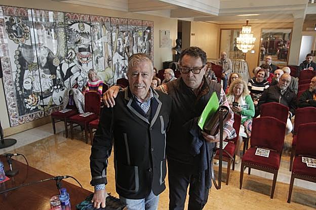 Emilio Sagi y Ángel del Valle, antes de la conferencia. 