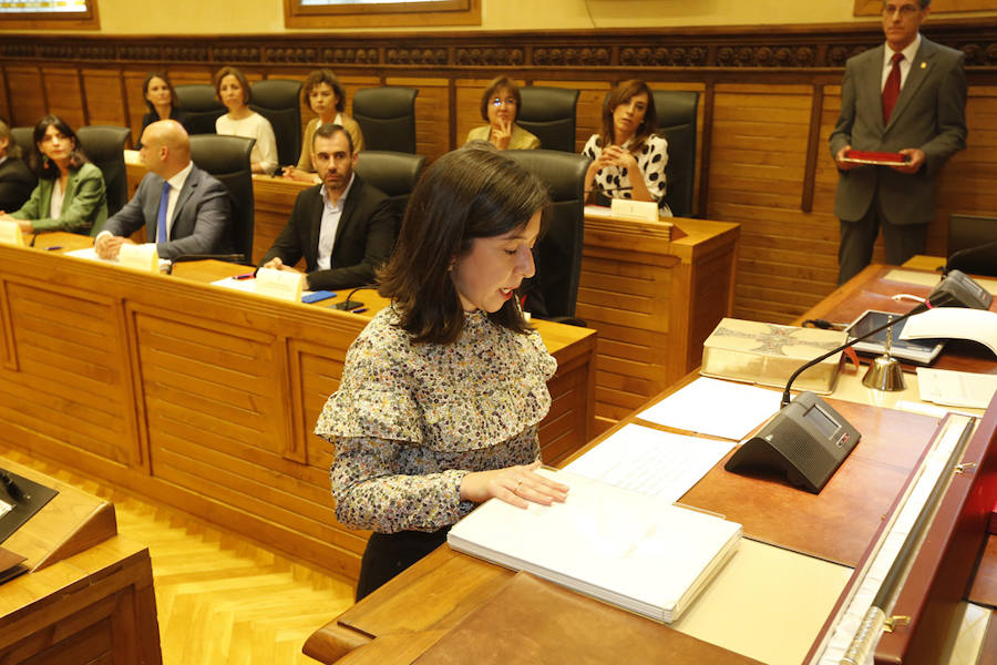 La nueva Corporación municipal, que hoy se constituirá formalmente, será la más femenina de la historia de Gijón, con dieciséis concejalas frente a once concejales, y ligeramente más envejecida que la que tomó posesión en 2015, con una edad media de 48,6 años frente a los 46,2 de la que toca a su fin.