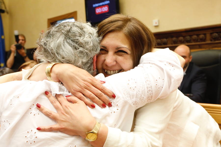 La nueva Corporación municipal, que hoy se constituirá formalmente, será la más femenina de la historia de Gijón, con dieciséis concejalas frente a once concejales, y ligeramente más envejecida que la que tomó posesión en 2015, con una edad media de 48,6 años frente a los 46,2 de la que toca a su fin.