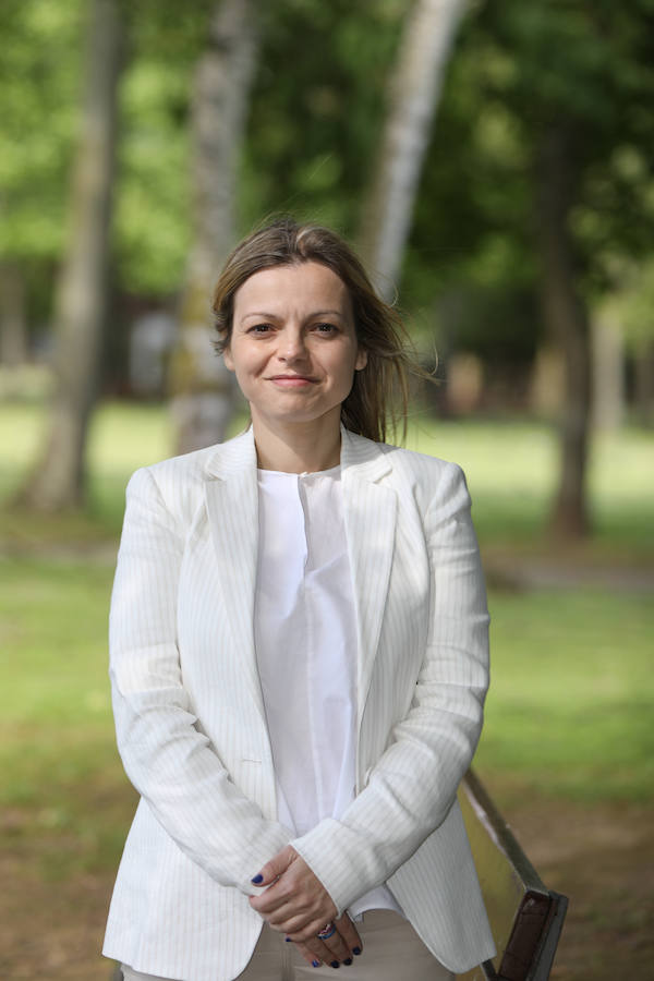 Arancha Martínez (Vox). Licenciada en Filología Inglesa, Francés, Master de Formación del Profesorado y MBA, trabaja por cuenta ajena en una multinacional vinculada a las nuevas tecnologías. Cabeza de lista de Vox, nunca antes había militado en ningún otro partido.