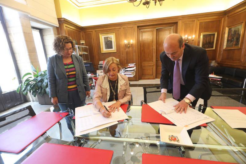 La alcaldesa revalida su cargo en un pleno en el que todos los grupos mostraron su disposición a trabajar por la ciudad.