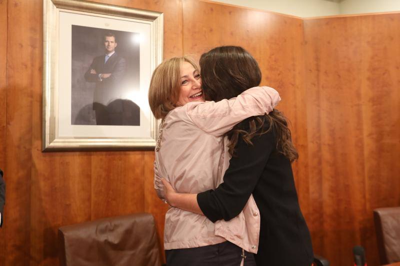 La alcaldesa revalida su cargo en un pleno en el que todos los grupos mostraron su disposición a trabajar por la ciudad.