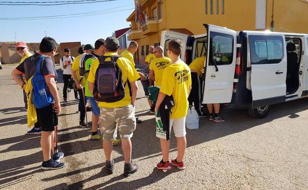 Calor familiar y meteorológico, en la cuarta etapa de la 'Marcha del Aluminio'