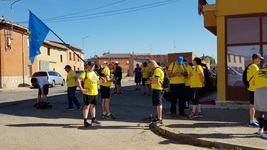 Los trabajadores de Alcoa siguen su protesta hacia Madrid. Hoy recorrerán el trayecto entre Cimanes de la Vega y Benavente