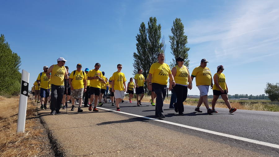 Los trabajadores de Alcoa siguen su protesta hacia Madrid. Hoy recorrerán el trayecto entre Cimanes de la Vega y Benavente