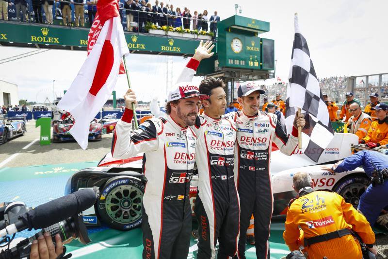 El piloto asturiano gana su cuarto título mundial y vuelve a conquistar Le Mans.