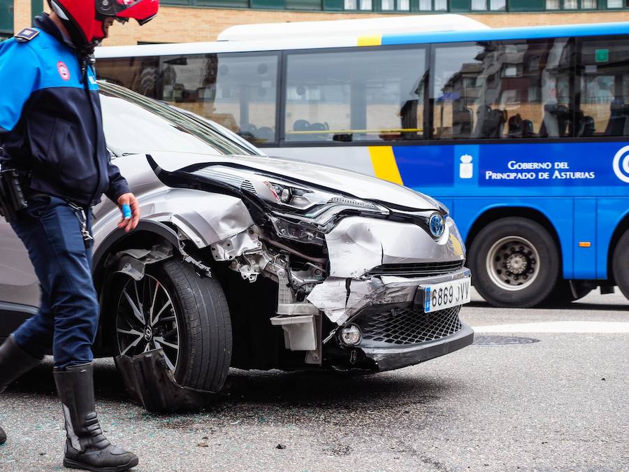 El siniestro tuvo lugar poco después de las cinco de la tarde en la confluencia de la avenida del Príncipe de Asturias y la avenida de la Argentina, un punto con una alta siniestralidad