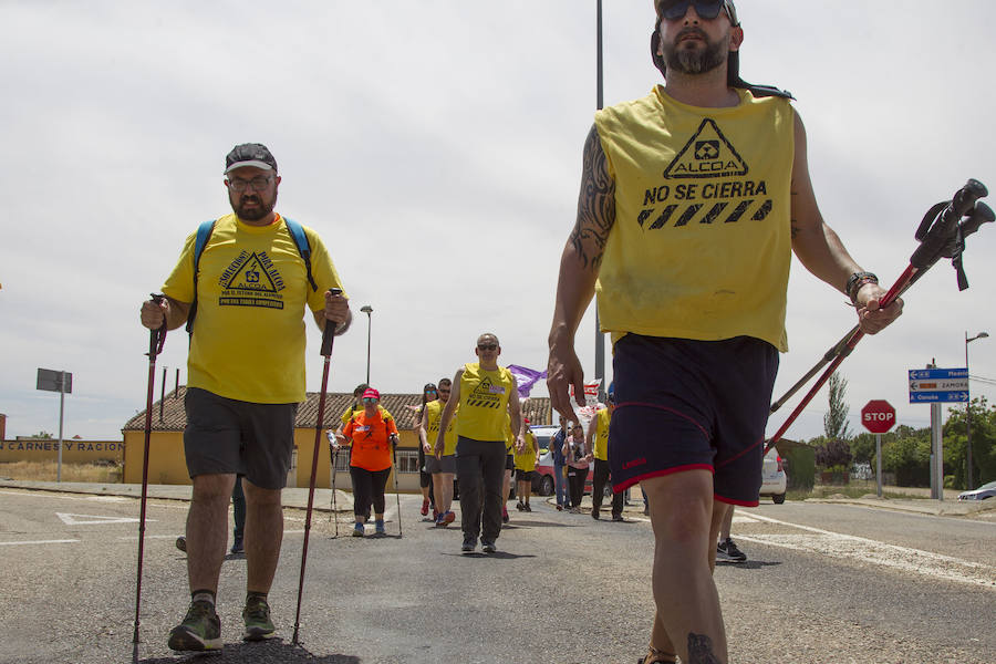 La plantilla de Alcoa recorrió los 29 kilómetros que separan Benavente de Villalpando. 