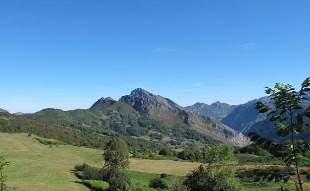 Vista desde Les Bedules hacia el Norte, Pico Carria.