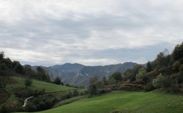 Collada Granceno. Pista de bajada hacia Les Mesties (Viboli).