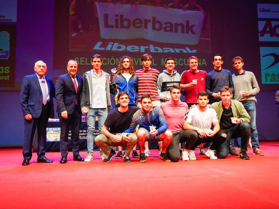 Fue una jornada para el reconocimiento a los jugadores y aquellas personas que durante toda la temporada trabajan por y para el balonmano asturiano