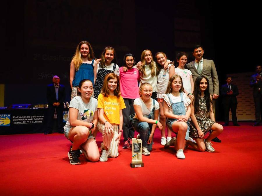 Fue una jornada para el reconocimiento a los jugadores y aquellas personas que durante toda la temporada trabajan por y para el balonmano asturiano