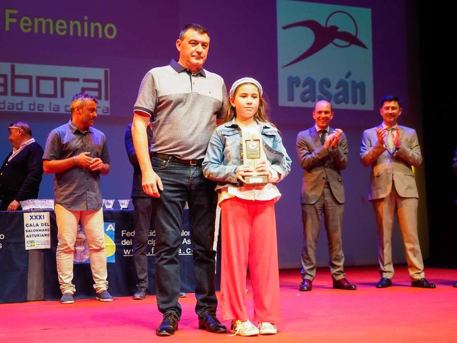 Fue una jornada para el reconocimiento a los jugadores y aquellas personas que durante toda la temporada trabajan por y para el balonmano asturiano