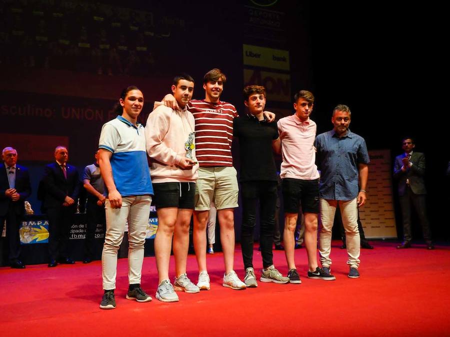 Fue una jornada para el reconocimiento a los jugadores y aquellas personas que durante toda la temporada trabajan por y para el balonmano asturiano