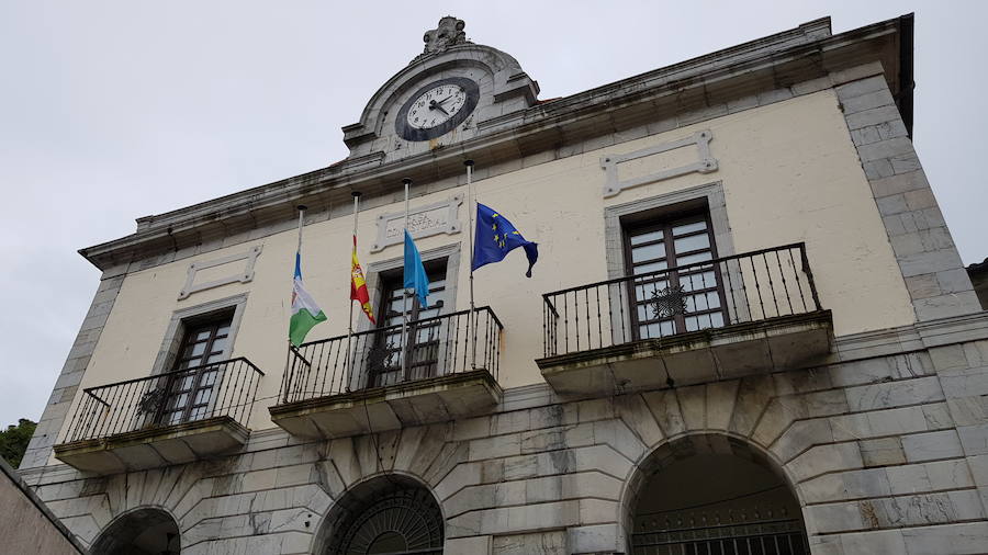 Familiares y amigos se unen para despedir al joven profesor en la localidad pixueta.