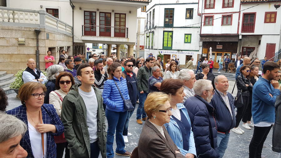 Familiares y amigos se unen para despedir al joven profesor en la localidad pixueta.