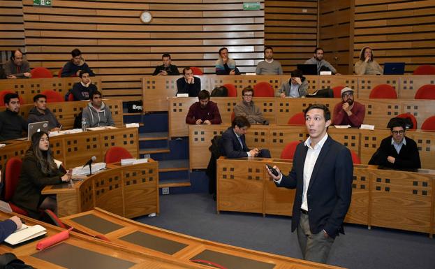 Presentación del proyecto de internacionalización de LaLiga a los alumnos de la diplomatura de Gestión y Especialización en fútbol de la Universidad de los Andes. 