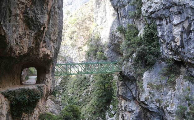 El puente de los Rebecos, en la ruta del Cares.