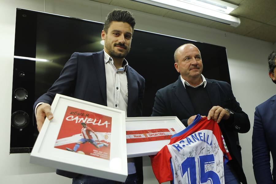 Arropado de su mujer, familia, compañeros y amigos, Canella se ha despedido esta tarde en El Molinón. Pone fin así a doce años con el primer equipo, en el que debutó en Tenerife el 15 de octubre del 2006, con 18 años, en el primero de sus 313 partidos como sportinguista 